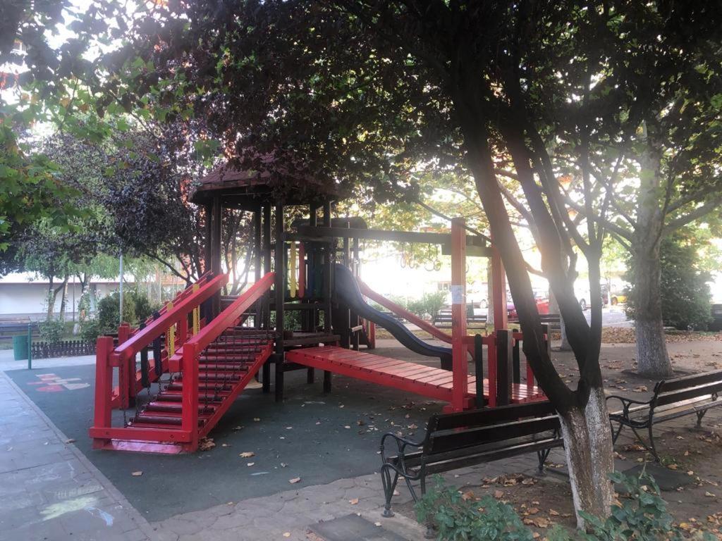 ブカレストFamily Retreat Politehnica Parkアパートメント エクステリア 写真