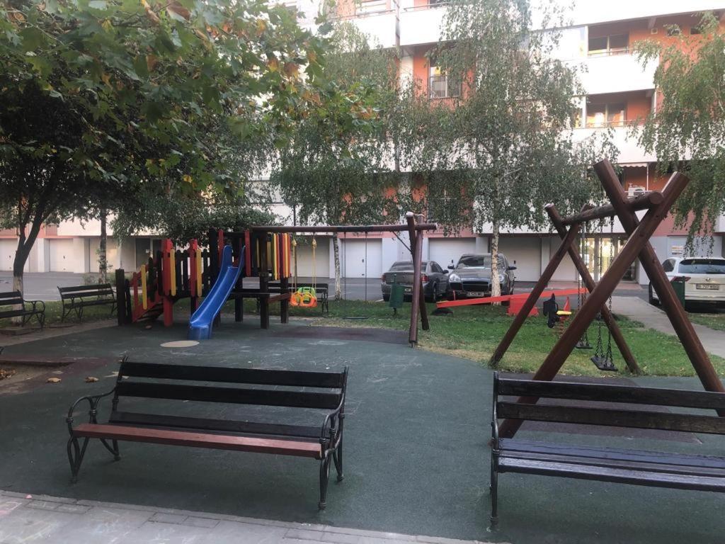 ブカレストFamily Retreat Politehnica Parkアパートメント エクステリア 写真